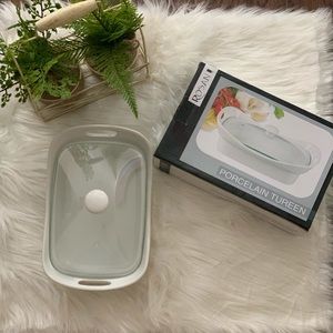 Porcelain tureen plate